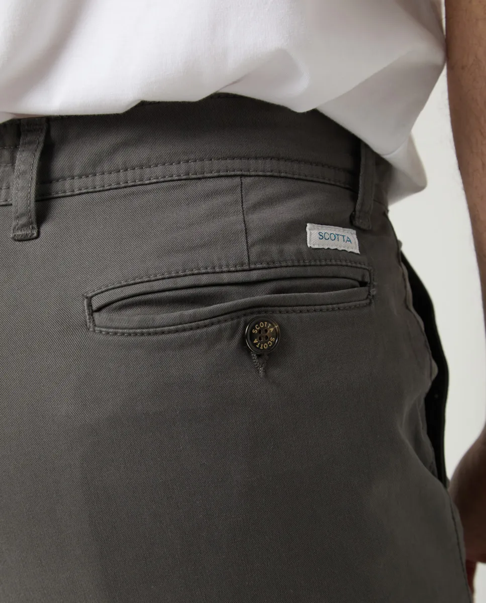 Pantalón Steve Chino Regular Gris - Image 5